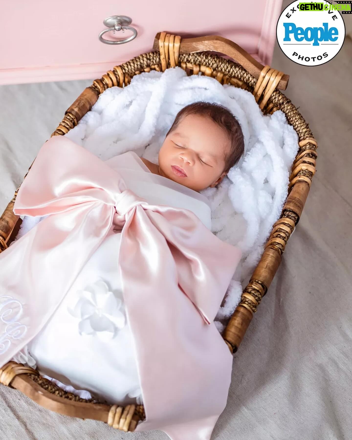 Ruben Studdard - 2.5K Likes - I spy our Mommy & Me set featured in @people Magazine with the cutest little humans 😍 from our very own @realrubenstuddard and the beautiful @kristin_studdard ✨
Captured by our featured photographer @thedavenportdesign
Set Design @jamiebstylist
#photostudio #peoplemagazine #setdesign #editorialphotography #studiophotography #rubenstuddard #asthetikbham #bhamstudio