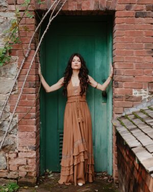 Ruby Chase O'Neil Instagram - We are moving through a doorway… From one world to another ✨

Who will you choose to become? 

Eclipse will be total April 8, 1:30pm cst 
Join the livestream on unify.org 12cst then playing my set 2pm cst which will be continued on the livestream 🧡@unify

📷 @meghansmolkaphoto 
💋 @thresholdadornment 
💛 @freepeople 

#eclipse