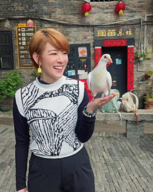Ruby Yap Instagram - #沉寂後繼續發廣州旅游照

過去一個星期能量有點低
一個星期內 舅舅病重離世 外甥子車禍身亡
雖然不是很親密的關係
但還是會感到難過
看著他們的家人 更是心生憐憫擔憂
.
都過去了 活著的人還是得好好活著
看到自己當時笑得那麼高興
頓時滿懷感恩 🩷
能夠慢慢變老是幸運幸福的
且行且珍惜 😇