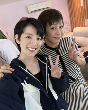Ruby Yap Instagram - 近期朋友仔send啲screenshot俾我
「係咪妳啊？」「我睇到妳啊！」
係呀，係我啊☺️ 
我就係個位成日喺劉sir身邊跟出跟入個位差婆（花姐）

身為由細睇TVB戲睇到大嘅馬來西亞演員
終於有機會可以出現喺TVB嘅電視劇
真係好榮幸好開心好感恩☺️
#仲好緊張添

遲下再分享演出片段
曬下合照先🥳

#請問宜家播到第幾集
#家族榮耀之繼承者