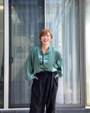 Ruby Yap Instagram - #年初一 #自拍篇 #OOTD 

每年新年初一都穿紅色
今年來點不一樣
青色一般在我們眼裡都代表著「可行」
比如在追求自己喜歡的對象時對方有沒有給你green light
談個案子老闆會問你這個案子的status是不是green light
開車時看到綠燈就代表可行
但願這一年遇到的所有人事物都是可行
自己的身心健康也 「可行」

這個祝福獻給你們
也給我自己
新年快樂！

Oversized 唐裝   百搭寬松黑褲 👉🏻 @playboutique

#我知道今天年初二了 
#昨天都把時間留給了家人
#今天post也一樣的啦
