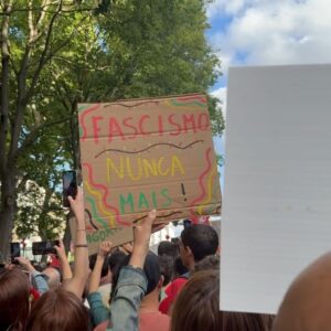 Rui Maria Pêgo Instagram - O dia mais bonito. 25 de Abril sempre, e para sempre. ❤️✨