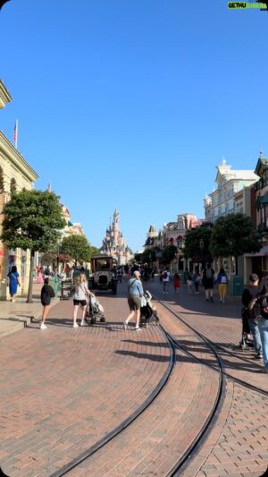Rui Oliveira Instagram - Primeiro dia na Disneyland!