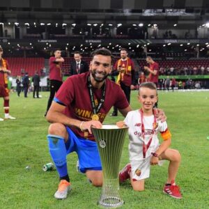 Rui Patrício Instagram - 🙋🏻‍♂️👦🏼🏆🙏🏼