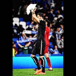 Rui Patrício Instagram - Incredible team work yesterday 🔗🤛 level 🆙 💥🙌😉quarter final all together @europaleague Forza Roma 👏