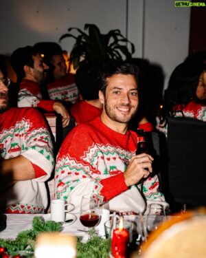 Rui Porto Nunes Instagram - Feliz Natal 🎁 🎄 ❤️

E o momento em que descubro que o Pai Natal não existe 😫