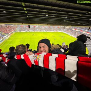 Rui Porto Nunes Instagram - Foi na raça, no crer, e na ambição!

À entrada do Ibrox Stadium dizia: “This Is Ibrox”. No final dos 90 minutos, com um golo de Rafa, reescrevemos essa frase: “This Is Benfica” ❤️

Que ambiente 🔥