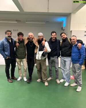 Rui Sinel de Cordes Instagram - O meu brilhante amigo @mario_rh_bomba e todos os que animaram as últimas datas de Wrong Comedy! 
Obrigado a todos mas acima de tudo ao público louco que apoia isto! 
Regressamos no Natal, inscrevam-se no site! 😈❌