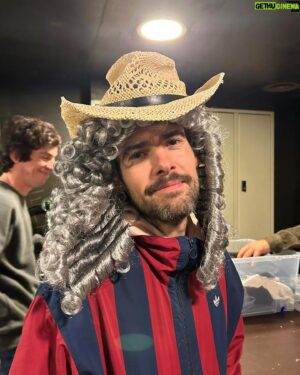 Rui Sinel de Cordes Instagram - O meu brilhante amigo @mario_rh_bomba e todos os que animaram as últimas datas de Wrong Comedy! 
Obrigado a todos mas acima de tudo ao público louco que apoia isto! 
Regressamos no Natal, inscrevam-se no site! 😈❌