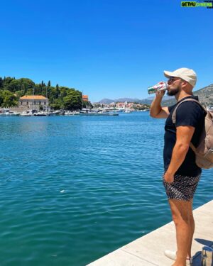 Rui Sinel de Cordes Instagram - Nem tão puro e secreto como na minha primeira vez aqui há 16 anos, nem tão Disneyland Game of Thrones como me anunciaram. 
A Beck’s mantém-se igual e desculpem Zé, Sá e Miri, a companhia agora é um pouco melhor 😄🍻