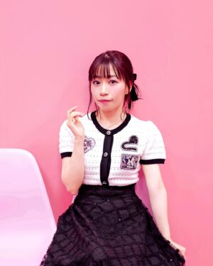 Rui Tanabe Instagram - ピンクのお部屋可愛かったァ🌱🌱

#makeup #Photo #hairarrange
#coordinate