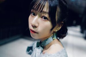 Rui Tanabe Instagram - 🎀

めずらしくオフショルダーなニット着てみたよ。

#fashion #makeup
#mmeeme