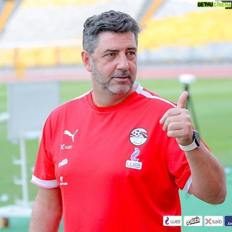 Rui Vitória - 13.8K Likes - Today, I celebrate one year of service with this incredible team. 🇪🇬
I was warmly welcomed by the players and the passionate 120 million Egyptians.
It has been extremely rewarding to coach this group of players and be involved in the evolution of Egyptian football. This country has become a second home to me, and being the National Coach fills me with pride!
Thank you to all the players, coaching staff, officials, fans, and everyone who is part of this journey.
Hoje, celebro um ano ao serviço desta incrível seleção. 🇪🇬
Fui recebido de braços abertos pelos jogadores e pelos apaixonados 120 milhões de egípcios.
Tem sido bastante gratificante treinar este conjunto de jogadores e estar envolvido na evolução do futebol egípcio.
Este país tornou-se uma segunda casa para mim e ser o Selecionador Nacional enche-me de orgulho!
Obrigado a todos os jogadores, equipa técnica, dirigentes, adeptos e a cada pessoa que faz parte desta jornada
اليوم ، أحتفل بسنة واحدة من الخدمة مع هذا الفريق الرائع. 🇪🇬
لقد تم الترحيب بي بشغف من قبل اللاعبين والشغوفين البالغ عددهم 120 مليون مصري.
لقد كان من المجزي للغاية تدريب هذه المجموعة من اللاعبين والمشاركة في تطور كرة القدم المصرية. أصبحت هذه الدولة موطنًا ثانيًا لي ، وكوني المدرب الوطني يملأني بالفخر!
شكراً لجميع اللاعبين والجهاز الفني والمسؤولين والمشجعين وكل من شارك في هذه الرحلة