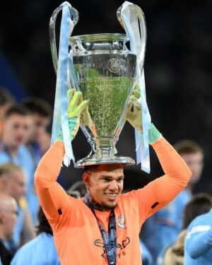 Rui Vitória Instagram - Que bom é ver o sucesso de gente talentosa e dedicada com quem me cruzei. Estavam destinados a coisas grandes e, à distância, é impossível não ficar satisfeito. Muito parabéns, Ederson e Rúben Dias! Muitos parabéns também ao Bernardo Silva e ao João Cancelo, outros portugueses a escrever história na Champions. Desfrutem da conquista, bem merecem pelo que fizeram na temporada e nesta final 👏 

How good it is to see the success of talented and dedicated people I came across. They were destined for great things, and from a distance it's impossible not to be happy. Congratulations Ederson and @rubendias! Congratulations also to @bernardocarvalhosilva and João Cancelo, another portuguese writing history in the @championsleague. Enjoy your celebration, well deserving for what you did in the season and in this final 👏