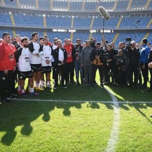 Rui Vitória Instagram - Today, in the heart of our preparation stage for the AFCON 2024, we lived a truly inspiring moment. We had the honor of hosting a visit from the President of Egypt, Abdel Fattah Saeed Hussein Khalil as-Sisi, during our training session. His presence brought a profound impact and an unparalleled energy to our team.

This visit is not merely a symbolic gesture, but a clear sign of support and the importance of football in our society. Yesterday, we were equally blessed with the presence of the Minister of Sports, Ashraf Sobhi, whose constant presence in our stages is a testament to our government’s continuous commitment to sport.

These moments, always with the support and presence of the Egyptian Football Association, represented by its President, Gamal Allam, strengthen our spirit and reinforce our mission to bring pride and joy to the country through football. With each training, with each game, we are getting closer to achieving greatness in AFCON 2024. Together, we are stronger, united.

‎اليوم، في قلب مرحلة التحضير ل AFCON 2024، عشنا لحظة ملهمة حقا. تشرفنا باستضافة زيارة من رئيس جمهورية مصر العربية ، الرئيس عبد الفتاح السيسي، خلال جلستنا التدريبية. جلب وجوده تأثيرا عميقا وطاقة لا مثيل لها لفريقنا.

‎هذه الزيارة ليست مجرد لفتة رمزية، ولكنها علامة واضحة على الدعم وأهمية كرة القدم في مجتمعنا. بالأمس، كنا مباركين بنفس القدر بحضور وزير الرياضة، أشرف صبحي، الذي يعد وجوده المستمر في مراحلنا شهادة على التزام حكومتنا المستمر بالرياضة.

‎هذه اللحظات، دائما بدعم وحضور الاتحاد المصري لكرة القدم، ممثلا برئيسه، جمال علام، تعزز روحنا وتعزز مهمتنا لجلب الفخر والفرح إلى البلاد من خلال كرة القدم. مع كل تدريب، مع كل لعبة، نقترب من تحقيق العظمة في AFCON 2024. معا، نحن أقوى ومتحدون.