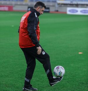 Rui Vitória Instagram - Today was day “one” of the last phase of preparation for the AFCON.
It’s always a joy to be with my team. In the first training session, I felt the excitement and special energy to face the demanding path we have ahead.
We will work hard, and well, to achieve our goals in this competition! 💪🇪🇬

Hoje foi o dia “um“ da última fase de preparação para o CAN.
É sempre uma alegria estar com a minha equipa. No primeiro treino senti o entusiasmo e a energia especial para enfrentar o exigente caminho que temos pela frente.
Vamos trabalhar muito, e bem, para atingir os nossos objetivos nesta competição! 💪🇪🇬

‎اليوم كان "اليوم الأول" من المرحلة الأخيرة للإعداد لكأس الأمم الأفريقية .
‎من دواعي سروري دائما أن أكون مع فريقي. في التدريب الأول، شعرت بالإثارة والطاقة الخاصة لمواجهة المسار الصعب الذي أمامنا.
‎سنعمل بجد، وبشكل جيد، لتحقيق أهدافنا في هذه البطولة ! 💪🇪🇬