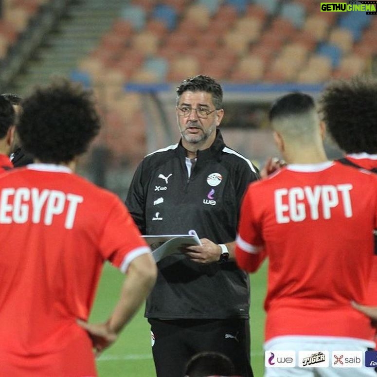 Rui Vitória - 13.8K Likes - Today, I celebrate one year of service with this incredible team. 🇪🇬
I was warmly welcomed by the players and the passionate 120 million Egyptians.
It has been extremely rewarding to coach this group of players and be involved in the evolution of Egyptian football. This country has become a second home to me, and being the National Coach fills me with pride!
Thank you to all the players, coaching staff, officials, fans, and everyone who is part of this journey.
Hoje, celebro um ano ao serviço desta incrível seleção. 🇪🇬
Fui recebido de braços abertos pelos jogadores e pelos apaixonados 120 milhões de egípcios.
Tem sido bastante gratificante treinar este conjunto de jogadores e estar envolvido na evolução do futebol egípcio.
Este país tornou-se uma segunda casa para mim e ser o Selecionador Nacional enche-me de orgulho!
Obrigado a todos os jogadores, equipa técnica, dirigentes, adeptos e a cada pessoa que faz parte desta jornada
اليوم ، أحتفل بسنة واحدة من الخدمة مع هذا الفريق الرائع. 🇪🇬
لقد تم الترحيب بي بشغف من قبل اللاعبين والشغوفين البالغ عددهم 120 مليون مصري.
لقد كان من المجزي للغاية تدريب هذه المجموعة من اللاعبين والمشاركة في تطور كرة القدم المصرية. أصبحت هذه الدولة موطنًا ثانيًا لي ، وكوني المدرب الوطني يملأني بالفخر!
شكراً لجميع اللاعبين والجهاز الفني والمسؤولين والمشجعين وكل من شارك في هذه الرحلة