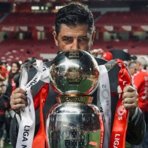Rui Vitória Instagram - Hoje assinalam-se 7 anos desde a celebração do TetraCampeonato pelo SL Benfica. 
Um momento inesquecível para todos os que participaram nesta conquista.

Today marks 7 years since we celebrated four consecutive championships at Benfica.
An unforgettable moment for everyone involved in this achievement.