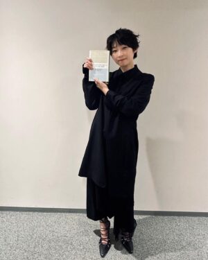 Ruka Ishikawa Instagram - 映画『このハンバーガー、ピクルス忘れてる。』
観てくださった方々、ありがとうございました！

作品が愛されていることを肌身で感じました😌
いいタイトルだなぁと思いながら
タイトルのことずっと監督に聞けていなくて、
そうかなぁと思いながらサリンジャーの『このサンドイッチ、マヨネーズ忘れてる』を持っていってみたら、
そうだったのでとても嬉しかったです＾＾

MCをしてくださった森さん、
ドラマ『このハンバーガー、ピクルス忘れてる。』から引き続きスタイリングしてくれた庄司くん、
メイクをしてくれた美名子さん、
ありがとうございました🙇‍♂️

今後はこちらの日程で上映があります。

12/14(木) 18:45〜20:10 K’s cinema
2024/1/5(金) 18:40〜 シモキタエキマエシネマK2
2024/1/11(木) 20:45〜 シモキタエキマエシネマK2
2024/1/25(木) 18時台〜 アップリンク吉祥寺

引き続き、映画『このハンバーガー、ピクルス忘れてる。』をどうかよろしくお願いいたします！

#このハンバーガーピクルス忘れてる