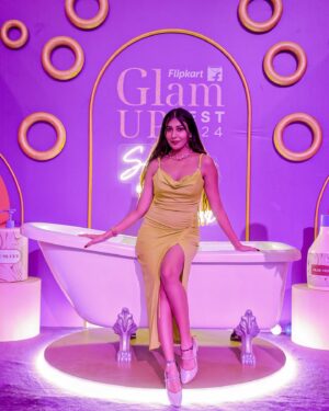 Ruma Sharma Instagram - Glamorous by nature, stylish by choice 💖
sparkling glamorous night with @flipkart X @maybelline_ind 
.
.
#glamupfest2024 #maybellineglam #flipkartglamup #glamupnight #flipkartglamupsale #onlyonflipkart #biggestbeautysale #makeupandbeauty #rumasharma #fashionevent #mumbaievent #mumbaifashionblogger