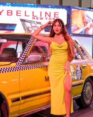 Ruma Sharma Instagram - Glamorous by nature, stylish by choice 💖
sparkling glamorous night with @flipkart X @maybelline_ind 
.
.
#glamupfest2024 #maybellineglam #flipkartglamup #glamupnight #flipkartglamupsale #onlyonflipkart #biggestbeautysale #makeupandbeauty #rumasharma #fashionevent #mumbaievent #mumbaifashionblogger