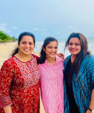 Rupa Sri Instagram - Friends are family that we choose for ourselves ❤️🧿since 2014♾️

#friends #since2014 #girlsdayout #bestfriendforever #chandhanamazha #shalukurian #charuthabaiju #rupasree #friendslikefamily #memories #explorepage