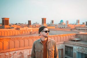 Ruslan Vikhlyantsev Instagram - Я все-таки унес из той мечети с витражами достойную фотографию!

На канале уже несколько видео о различных гранях жизни в Иране.