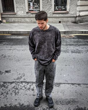 Ruslan Vikhlyantsev Instagram - Оделся в Питер