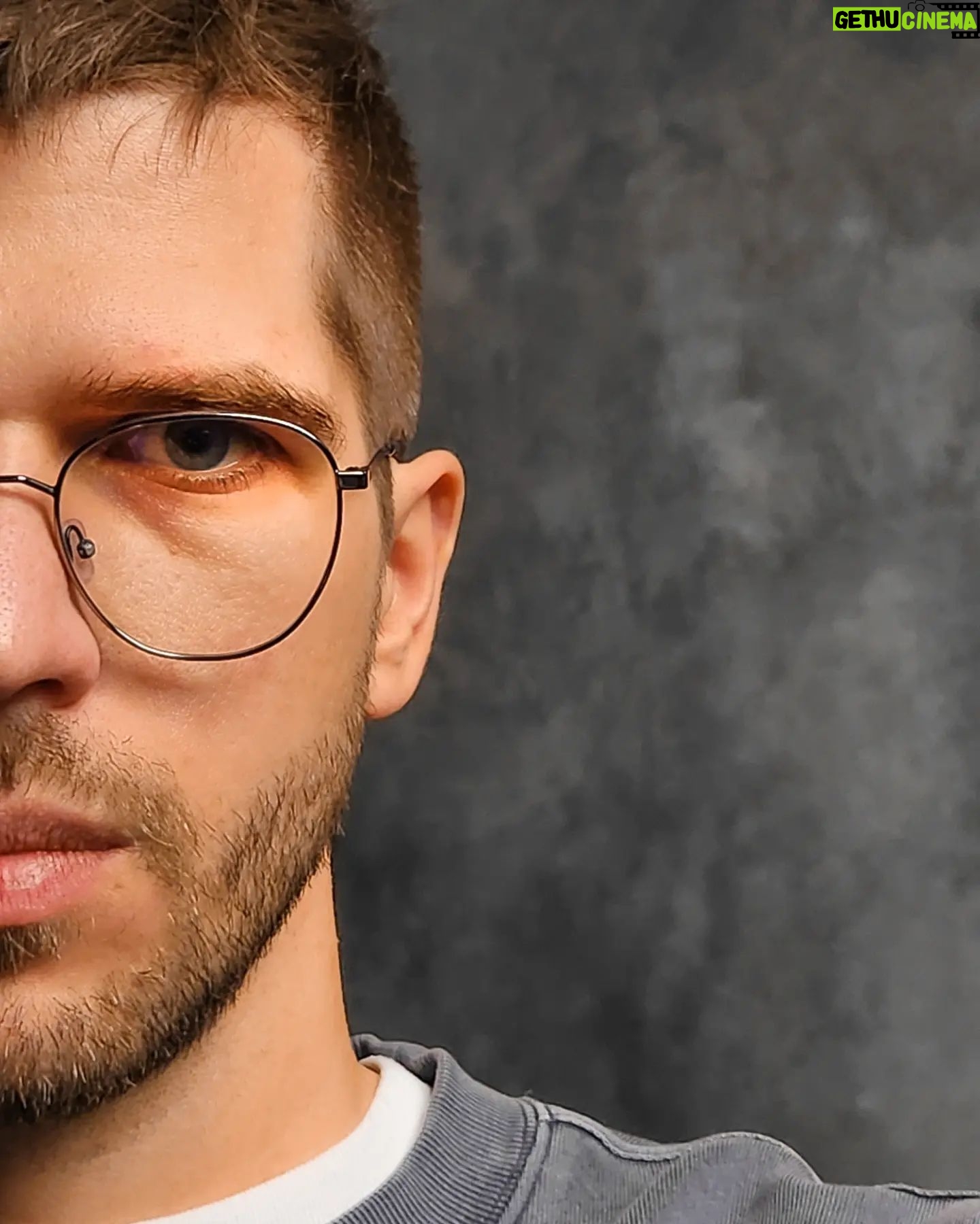 Ruslan Vikhlyantsev - 34.5K Likes - А вы и не догадывались, что описание к этой фотографии написал искусственный интеллект ChatGPT!