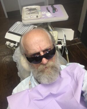 Russell Hodgkinson Instagram - “May the floss be with you”
#dentalhygiene