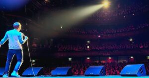 Russell Howard Instagram - Ey up shaggers! What an amazing and mad crowd! Cheers leeds. Such a fun late show! #bubblebath #howmuchforagoldcappacino