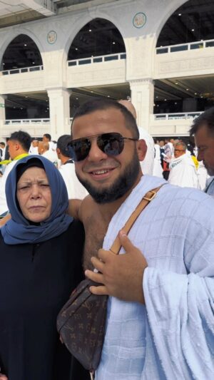 Rustam Kerimov Instagram - Самая любимая пусть Всевышний оберегает тебя 🤍🙏🤲🏻