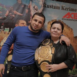 Rustam Kerimov Instagram - Довольство людей цель  не достижимая ))) хотя я её и не ищу😉 хвала Всевышнему за наших мам,любят нас такими какие мы есть 🤍 #мама