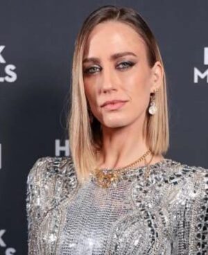 Ruta Gedmintas Instagram - What a way to close the story. Love to the @bad_wolf_tv and @darkmaterialsofficial @daemonsanddust family. 

HMU @maddiebassett 
Dress @jennypackham 
Jewellery @jessicadelotz 
Shoes @aeranewyork 
Skin prep @hilltopbeautysalon