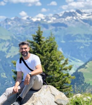 Rüzgar Aksoy Instagram - Bilen bilir benim meskenim…🏔️🌲 
#alpler #isviçre ve aşk ❤️👉