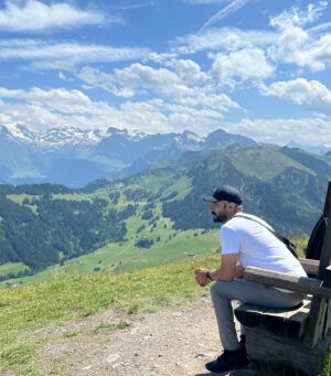 Rüzgar Aksoy Instagram - Bilen bilir benim meskenim…🏔️🌲 
#alpler #isviçre ve aşk ❤️👉
