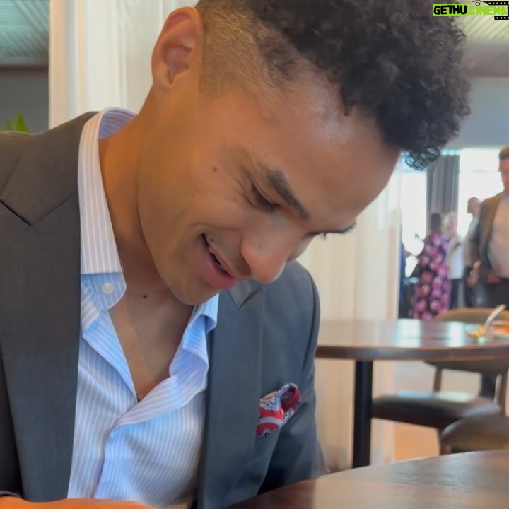 Ryan Alexander Holmes - 5.9K Likes - met #44, america’s 1st mixed presidente, @barackobama🇺🇸 and secret service was LOCKED IN 🔒😂
.
.
.
.
.
#obama #president #blasian #mixedbabies #mixed @creatorswhovote @villagemarketing