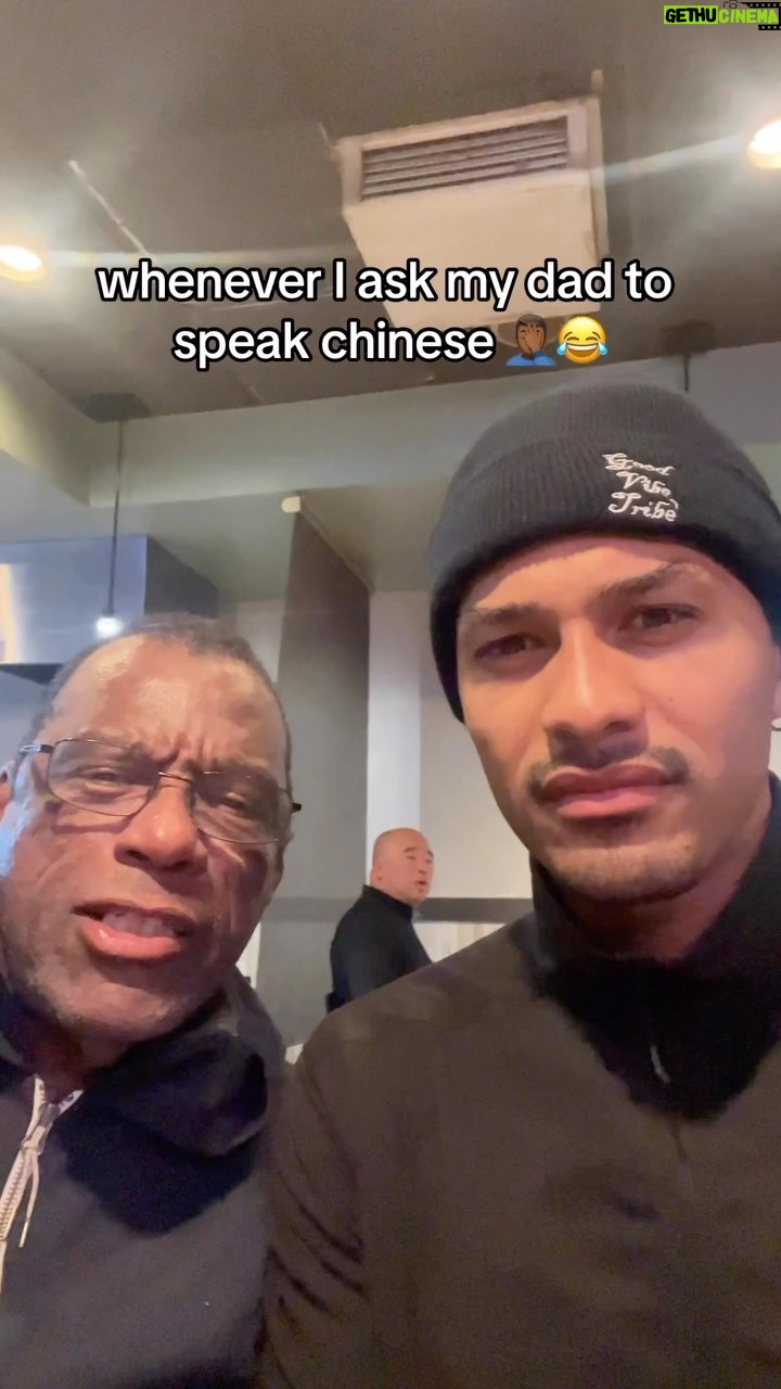 Ryan Alexander Holmes - 23.2K Likes - when i was a kid in chinese school we actually skipped learning this word but i still heard it home all the time so i asked my parents what does 那个 mean and then i found out BOTH meanings 😫😅
.
.
.
.
.
#learnchinese #learnmandarin #chinese #mandarin #dadjokes #blasian