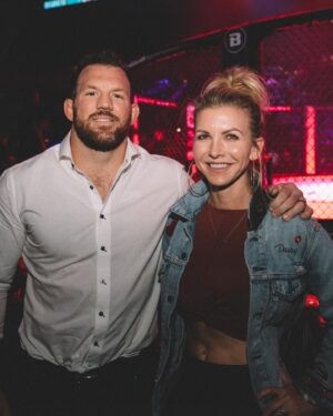 Ryan Bader Instagram - Huge happy b-day to the best! @daisybader
The do it all woman, amazing wife, mother, and best friend. Love you much!