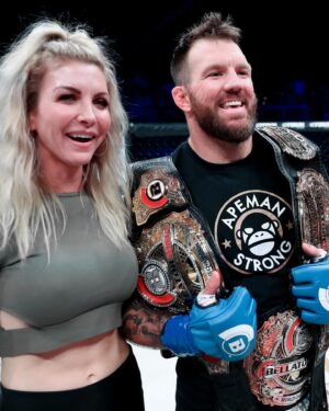 Ryan Bader Instagram - Huge happy b-day to the best! @daisybader
The do it all woman, amazing wife, mother, and best friend. Love you much!