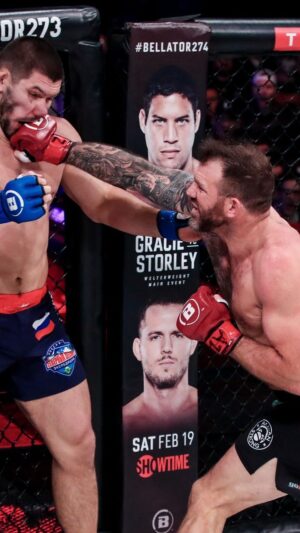 Ryan Bader Instagram - Will it be 𝙖𝙣𝙙 𝙨𝙩𝙞𝙡𝙡 or 𝙖𝙣𝙙 𝙣𝙚𝙬 when @ryanbader faces old foe Linton Vassell?

#Bellator300 | Sat, Oct 7 | @pechangaarenasd
🎟️ Get your tickets exclusively on @axsevents