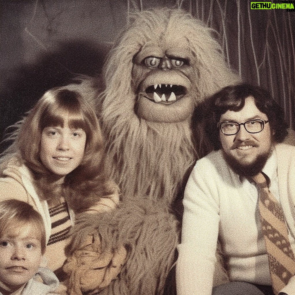 Ryan Connolly - 2.8K Likes - I canāt stop. I need to be stopped.
More awkward family photos with B-Movie Monsters.
Iāll stop now⦠probably.
#midjourney