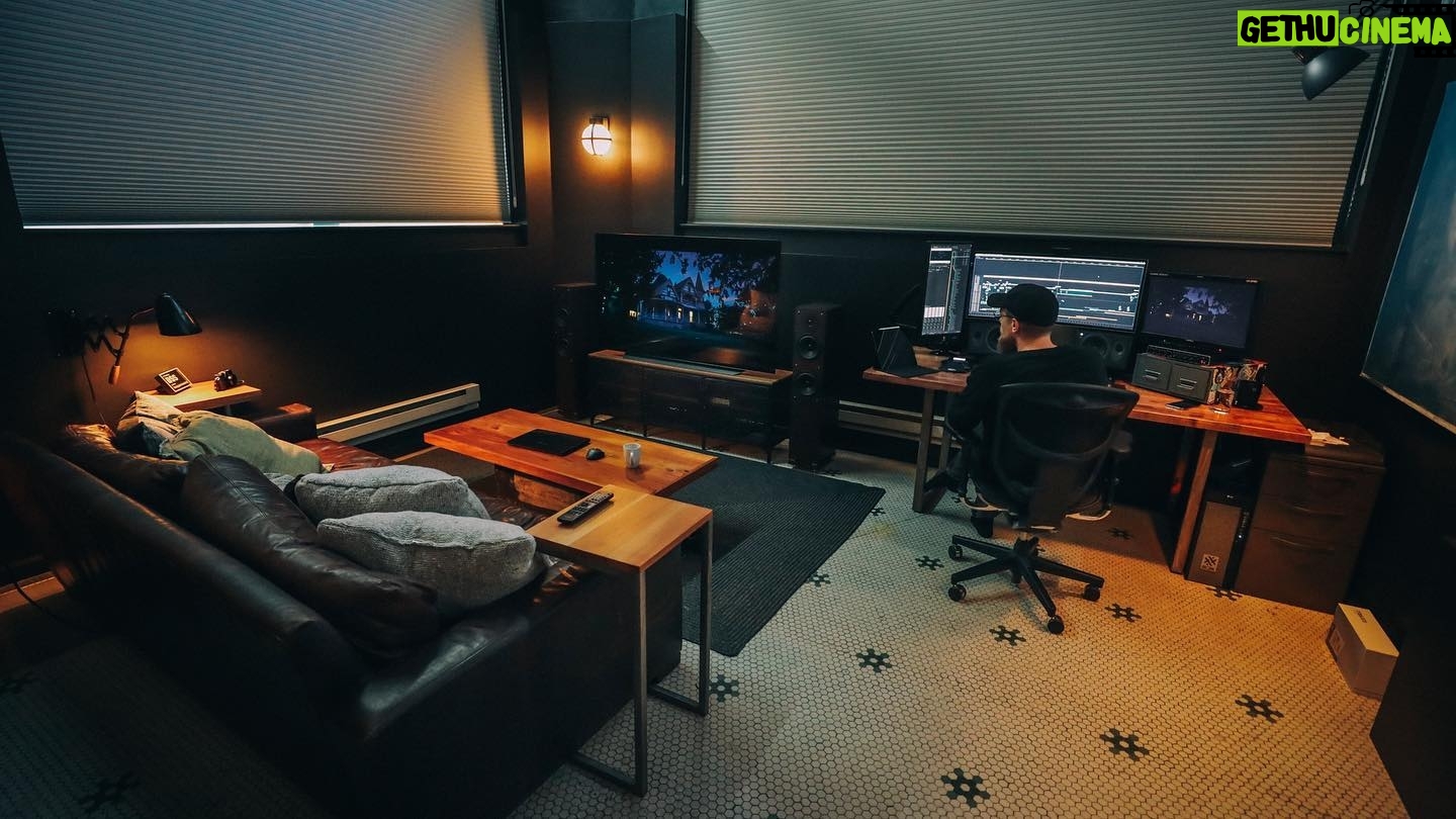 Ryan Connolly - 4.5K Likes - I’m leaving ST. Louis REALLY close to a locked cut. Waiting for a little more feedback and then we lock. @lucasjharger did a killer job again! BALLiSTIC was our first project together, but since then he has become one of my closest collaborators and friends. (Also feeling really spoiled by his new editing suite.) Really happy with how this one is turning out. Can’t wait to release it on Oct 28th!
#therecomesaknocking