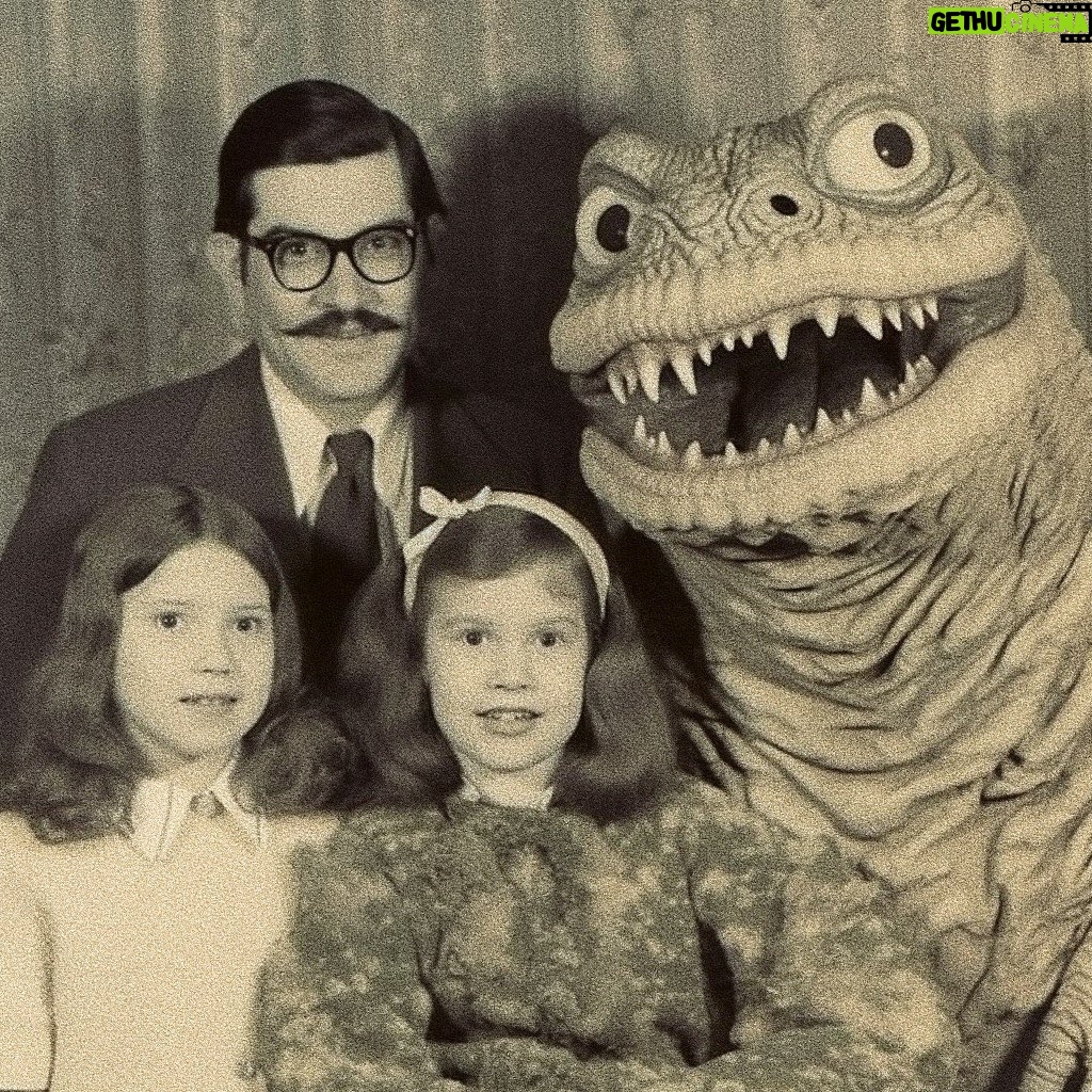 Ryan Connolly - 2.8K Likes - I canāt stop. I need to be stopped.
More awkward family photos with B-Movie Monsters.
Iāll stop now⦠probably.
#midjourney