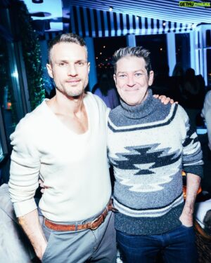 Ryan Cooper Instagram - Still learning to “Zip” at parties..