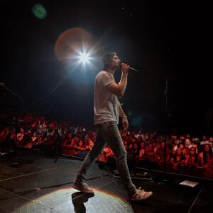 Ryan Hurd Instagram - MOHEGAN SUN opening for @samhuntmusic. See you tonight, NH! 📷: @itslilynelson 🤘🏼