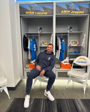 Ryan Lochte Instagram - It’s go time!!!! 🏈⚡️🔥

@chargers @ctgseries @sofi