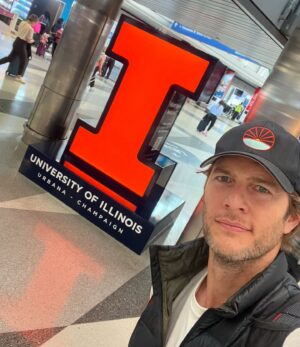 Ryan McPartlin Instagram - Illini 4 Life 🧡💙

#fightingillini #illinois #chicago
