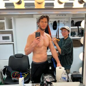 Ryan McPartlin Instagram - This is everything I tell my kids not to do 😂

...but a lot of people helped me get  shirtless scene ready in 2 weeks. 🙏🏻 @donsaladino  @platetherapykitchen @
@chicken.freak