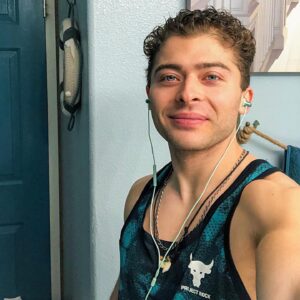 Ryan Ochoa Instagram - 1CRAZY NEW LOOK‼️🤭💇🏻‍♂️ Surprise! It was tough waiting a few extra days to reveal this today on “R.W.”😅 Thank you to my Mom @lv4boyz1girl for the fresh new cut!😂✂️ What do you all think? Do I look like a certain “prince” again?😈👑😂
•
CHANGE IS OKAY‼️😄 Sometimes change can be scary, but that is because change means you are only getting closer to something bigger!💯 I figured “change my hair, change the outlook” and I seriously feel great! Sometimes it is the little things that can make a big difference!🤪
Life has been pretty CRAZY since my last post, so 10 pics was needed!😂 I have literally been “state to state to state”✈️ (said just like we do in @ochoaboyz song “Day 1”😂)🔥🎶

🔋🦏

DWB - Ry🤟🏼
